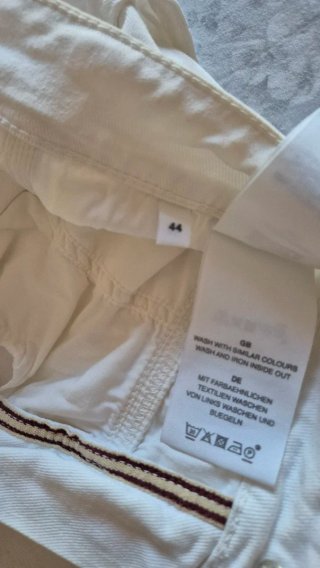 Pantalón vaquero blanco roto