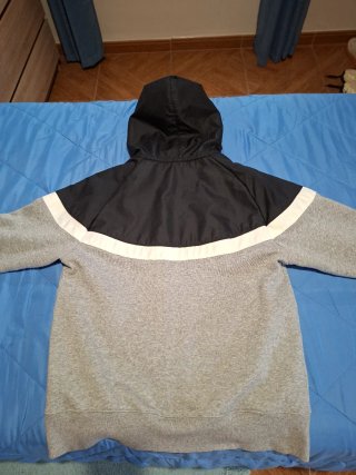 Chaqueta Nike con capucha negra