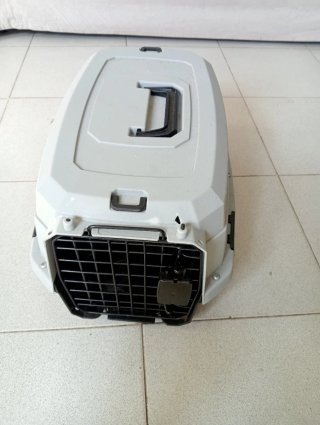 Transportín para conejo gris y negro