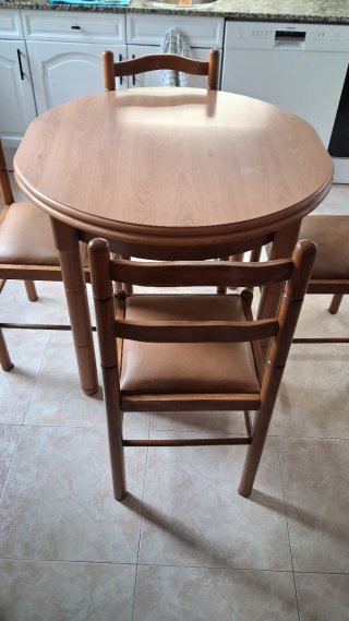 Mesa de comedor redonda de madera