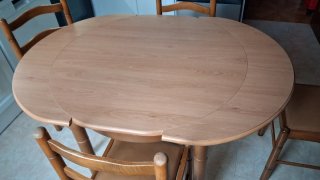 Mesa de comedor redonda de madera