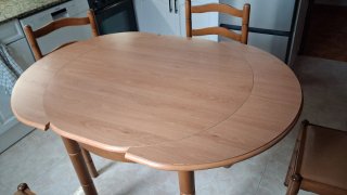 Mesa de comedor redonda de madera