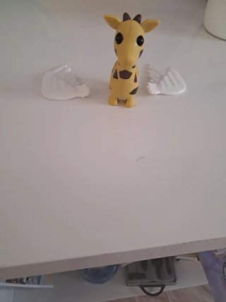 Adopt Me McDonald's Happy Meal Jirafa