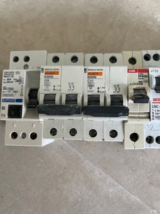 Lote de magnetotérmicos y diferenciales