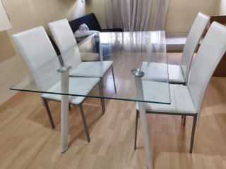 Nevera Candy y mesa