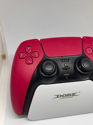 Mando PS5 Cosmic Red con joysticks magnéticos