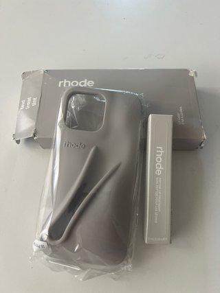 【rhode skin】 グレー iphone16 pro max ケース Funda Rhode iPhone 16 Pro Max + Gloss de Segunda mano por 25 EUR