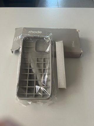 Funda Rhode iPhone 16 Pro Max + Gloss de Segunda mano por 25 EUR