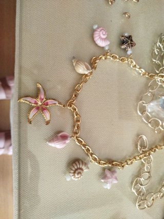 Collar con colgantes de conchas y estrella