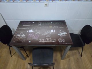 Mesa de cocina con tapa de cristal y 3 sillas
