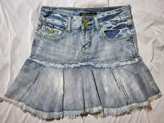 Minigonna vintage denim pieghe effetto sfrangiato