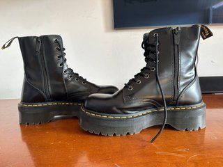 Botas Dr. Martens Negras Plataforma
