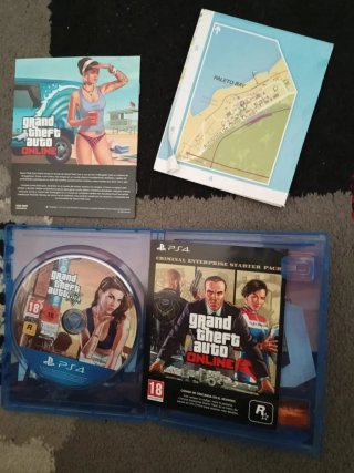 PS4 slim con mando, cascos, volante y juegos