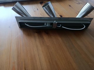 Dos Apliques de 3 focos metálicos plateados