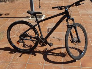 Bicicleta de montaña negra