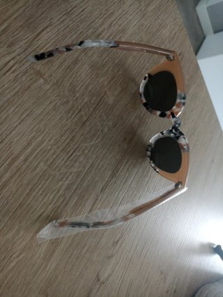 Gafas de sol marrones y multicolor