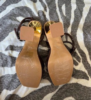 Tacones Marrones y Dorados
