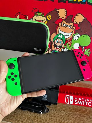 Nintendo Switch OLED Verde y Rosa COME NUOVA