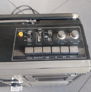 Antigua TV Radio Cassette Sharp