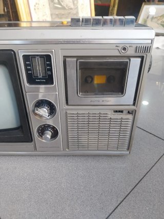 Antigua TV Radio Cassette Sharp