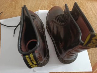 Botas militares estilo Dr. Martens marrones