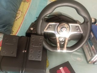 Consola PS4 + Mando, Cascos y Volante