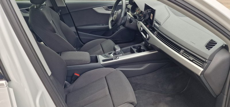 Audi A4 2021, foto 23
