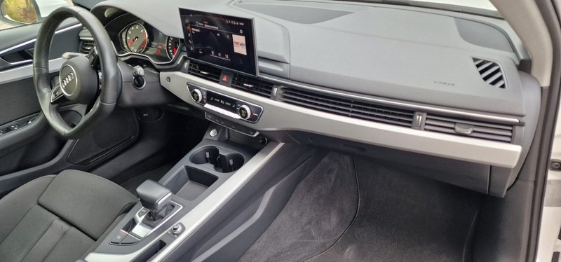 Audi A4 2021, foto 21