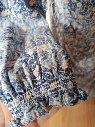 Vestido floral azul manga larga