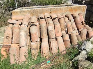 Tejas antiguas de barro (aprox. 350)
