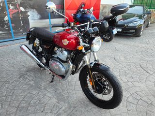 Royal Enfield Interceptor 650 Roja