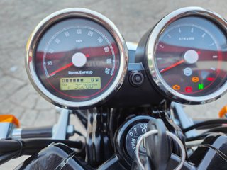 Royal Enfield Interceptor 650 Roja