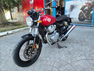 Royal Enfield Interceptor 650 Roja