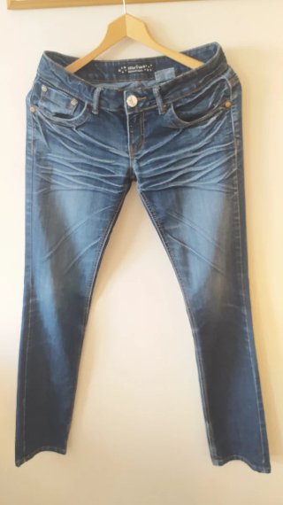 Pantalones vaqueros azules con detalles