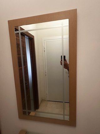Recibidor de madera y cristal