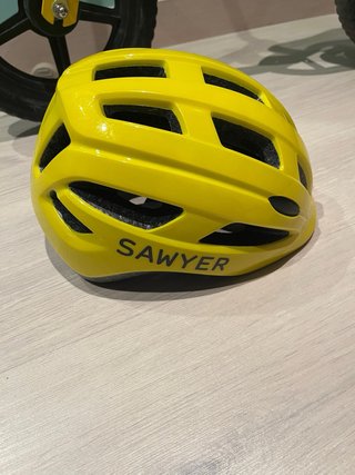 Bicicleta Sawyer Bikes + Casco