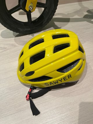 Bicicleta Sawyer Bikes + Casco
