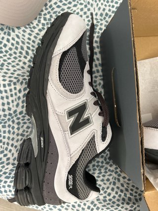 New Balance 2002R Hombre Talla 44 Gris