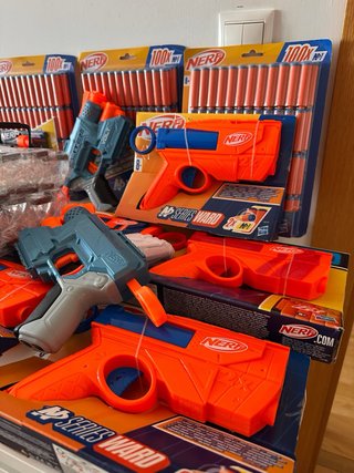 ALQUILER: Lote pistolas NERF y dardos para fiestas