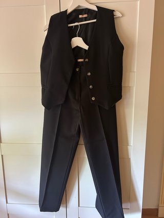 Conjunto chaleco y pantalón negro