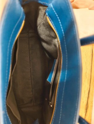 Bolso de piel azul