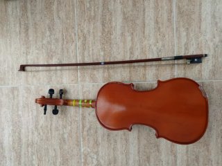 Violín con funda y arco