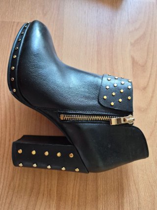 Botines de tacón de piel negros