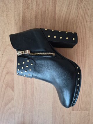 Botines de tacón de piel negros