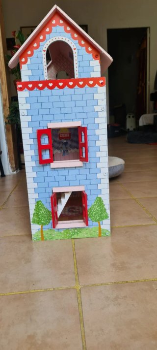 Casita de muñecas de madera Alt 73 an. 60 prof.