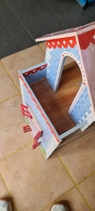 Casita de muñecas de madera Alt 73 an. 60 prof.