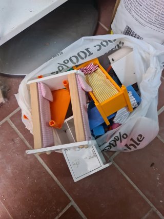 Casita de muñecas de madera Alt 73 an. 60 prof.