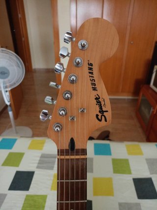 Guitarra Eléctrica Squier Mustang