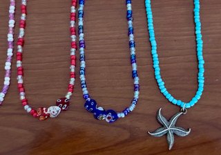 Set collane perline colorate con stella marina