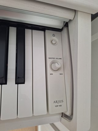 Piano Digital Yamaha Arius YDP-143 muy buen estado